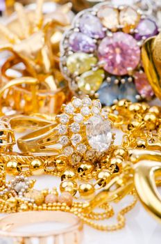 Large collection of gold jewellery 
