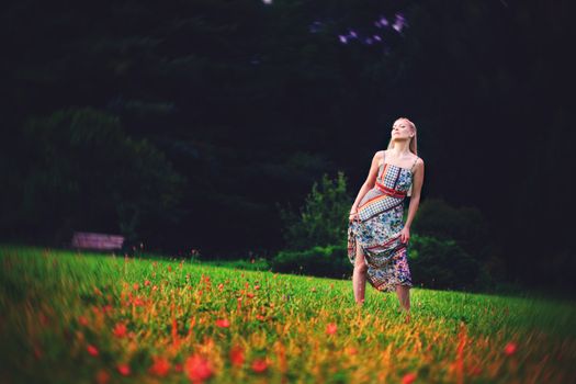 Blonde Girl relaxin in the park 