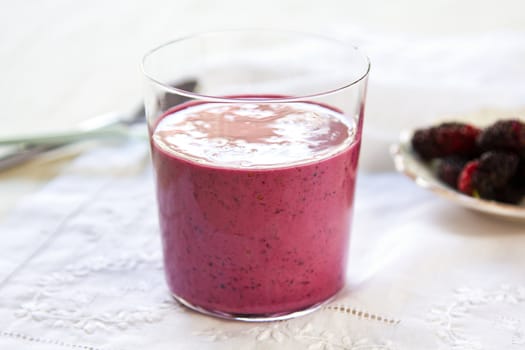 Fresh Mulberry blend with yogurt