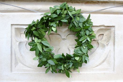 crown made of green leaves on a gravestone to celebrate the dyings