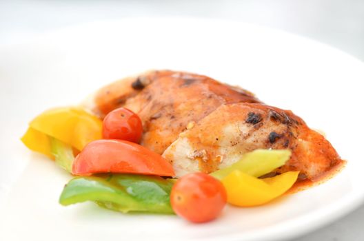 grilled chicken fillet served with fresh vegetable and red sauce