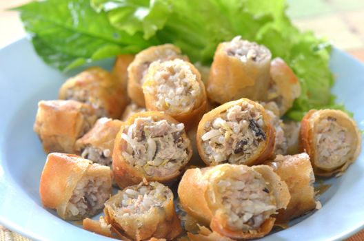 spring rolls served with fresh  vegetable 