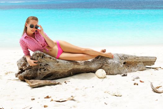 Woman in sunglasses at beach 