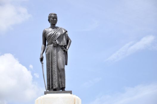 Thao Suranari Monument is a memorial to the Thai heroine called Ya Mo by locals. Built in 1934, it is located in the city centre of Korat or Nakhon Ratchasima, Thao Suranari was originally Khun Ying Mo, the wife of the assistant governor of Nakhon Ratchasima.