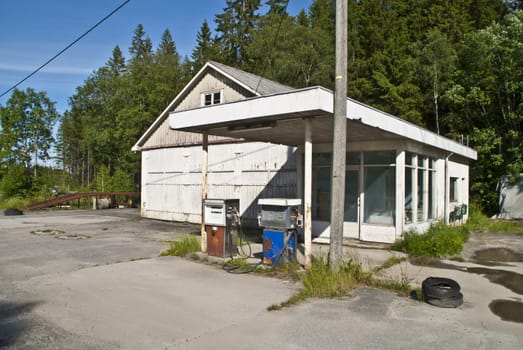 on the way to Aremark which is a village in the municipality of Halden is this closed gas station visible