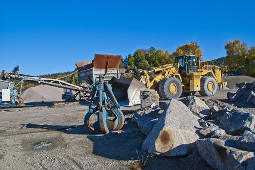 Brekke quarries is a company in Halden engaged in extraction of gravel, sand pits and mining of clays and kaolin. The pictures are shot at the bearing and the shipping space.