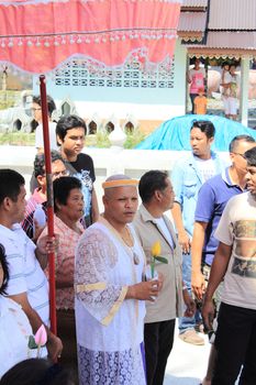 NAKON SI THAMMARAT, THAILAND - NOVEMBER 17 : Unidentified Thai people circle the temple 3 times with offering Buddhist ordination ceremony on November 17, 2012 in Nakon Si Thammarat, Thailand.