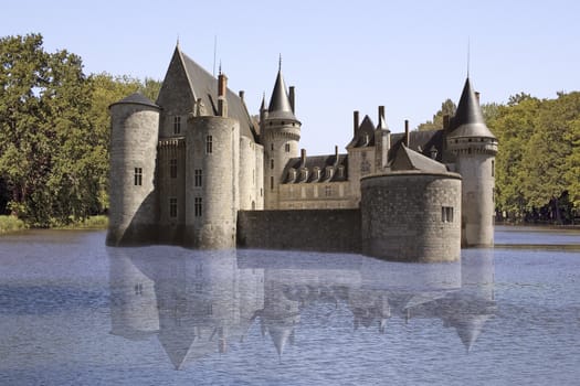 photograph of the castle of the sully-sur-Loire in the loiret