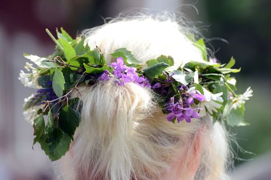 A wreath in a blond hair