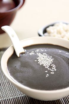 Black sesame with pearl-barley soup