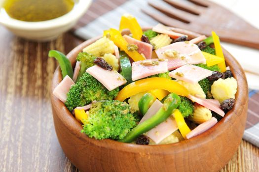 Broccoli with Ham,pepper,baby corn and raisin salad