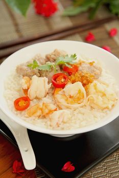 Rice soup with prawn and mince pork