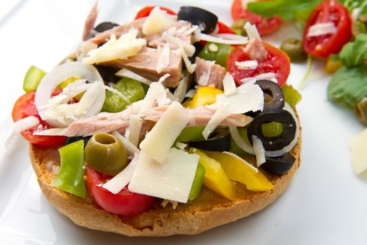 frisella with vegetables and tuna