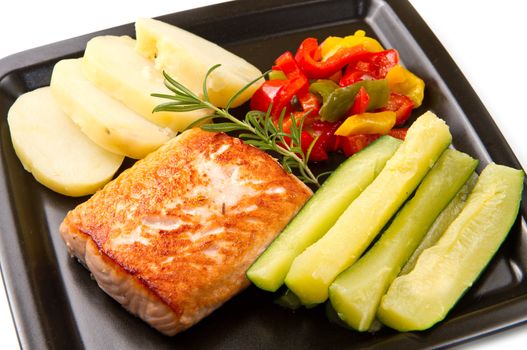 Grilled salmon and vegetables 