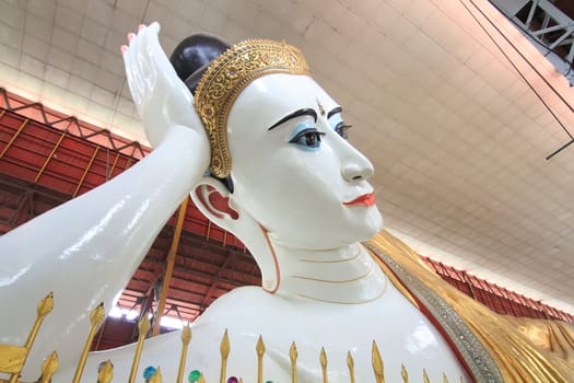 The giant reclining Buddha at Chaukhtatgyi temple in Yangon, Myanma