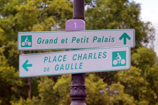 bicycle street sign in Paris 