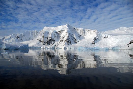 ocean reflection of antarctica