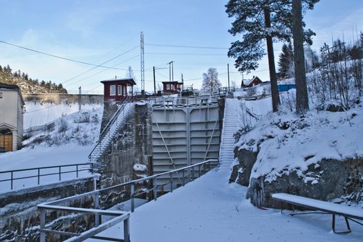 Sluice chamber by the power plant at Brekke locks.