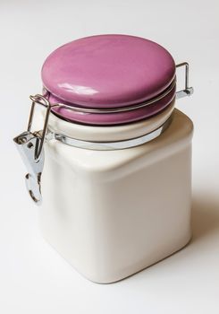 ceramic container with a lid for bulk solids