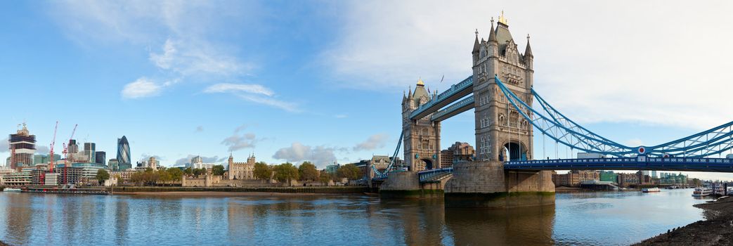 Panoramic view of Tower Bridge in London