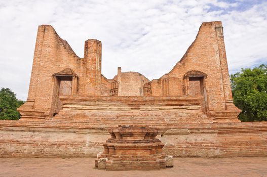 Ruined old temple build from brick at Ma Hay Yong temple in Ayutthaya, Thailand.