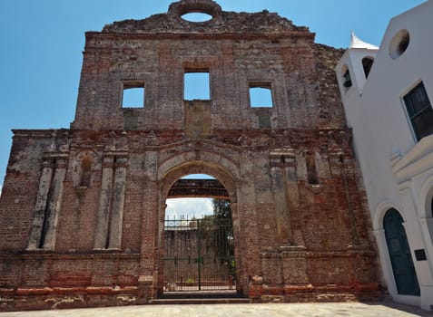 The ruins of the Convent and Iglesia de la Compania de Jesus, is one of the most striking once in Casco Viejo. Back in 1667 it was the home of the Royal Pontifical University of San Javier. In 1781 the church was destroyed by a fire and further damaged by an earthquake in 1882