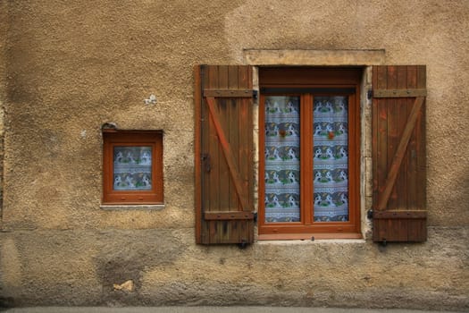 I took that photo in Scey Sur Saone.The windows were old like that house