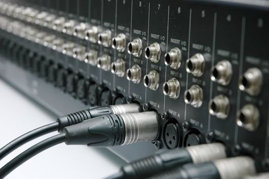 Connector signal sound mixer
