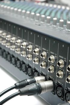 Connector signal sound mixer