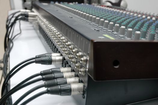 Connector signal sound mixer