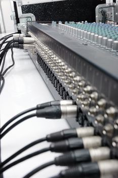 Connector signal sound mixer