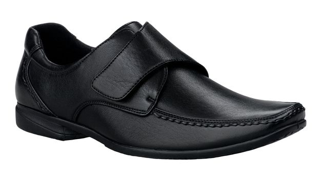 Smart and comfortable men shoe in genuine black leather
