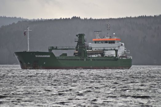 "Sunnanhav" on the way to the halden port. facts: year built: 2006.
length x breadth: 114 m X 16 m
gross tonnage: 5325, deadweight: 7670 t
flag: faeroe islands