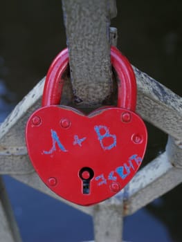 red love lock