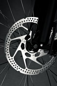 Mountain bike front wheel with mechanical disc brake