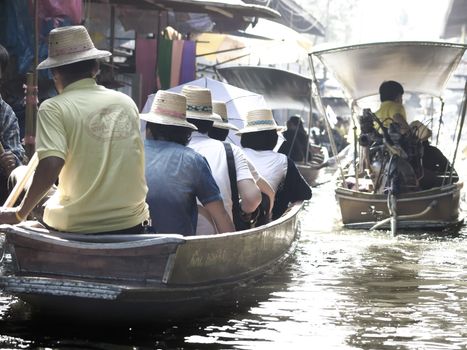 damnoen saduak floating market in thailand