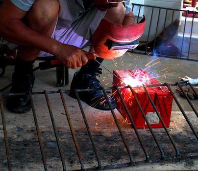 worker welding connecting square bar  without gloves