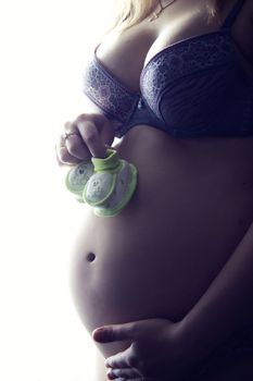 Close up picture of a pregnant woman 