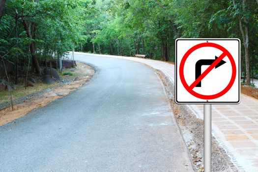 don't turn right sign with a  left curved road background