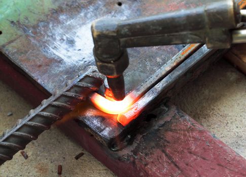 Gas heating cutting metal using torch and bending square bar