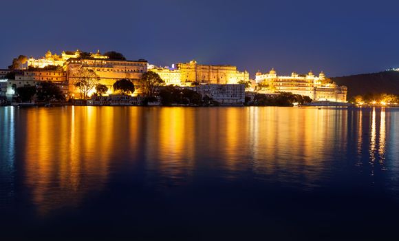 City Palace at night, Pichola lake, Udajpur, Rajasthan, India.