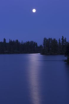 Photography from the moon reflected in the water.