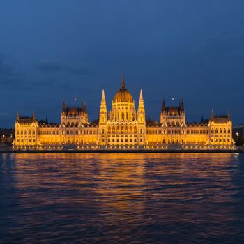 night shot of parliament building in the budapest