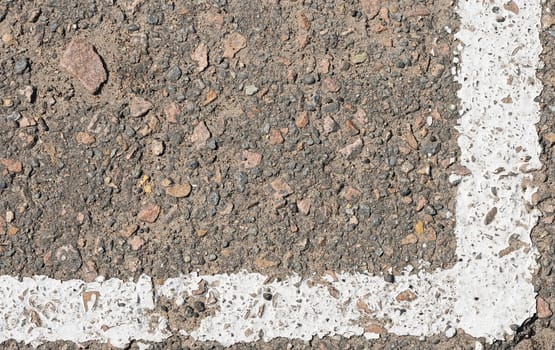 white line on the asphalt