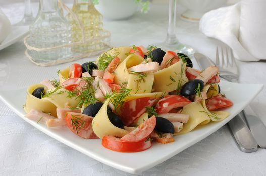 Pasta salad with ham, tomato and olive sauce