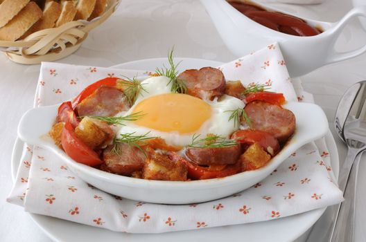 Vegetable stew with sausage and egg with crackers