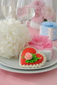 Fragment table setting with marzipan heart and gift
