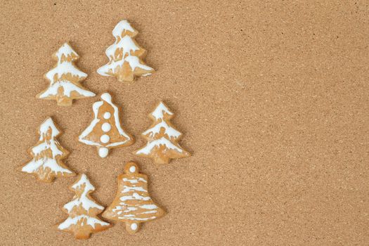 corcboard with homemade gingerbreads and space for text