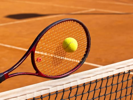 tennis racquet on the net in the middle of the tennis court