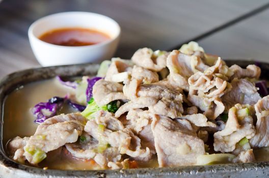 pork  fried with oyster sauce  and vegetable